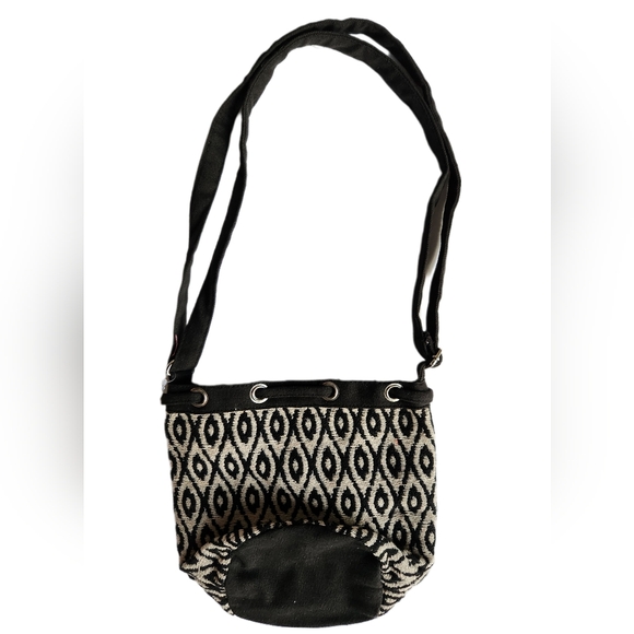 Drawstring Tassel Bag from Buckhead Betties Durry Black / Cream DDB-04025 NWT - Picture 3 of 11
